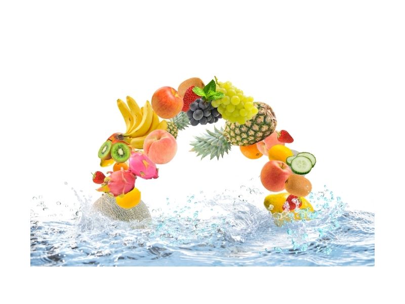 Refreshing and hydrating summer foods to prevent dehydration and bloating.